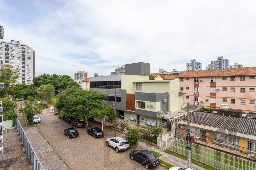 Sala comercial no Menino Deus desocupada — foto 19