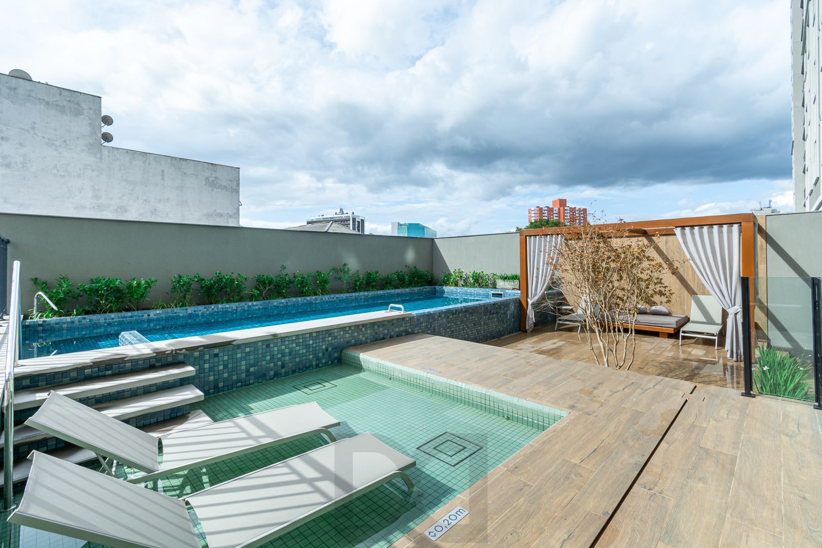 Apartamento 02 dormit com suíte e 01 vaga, no bairro Azenha, em Porto Alegre. — foto 36