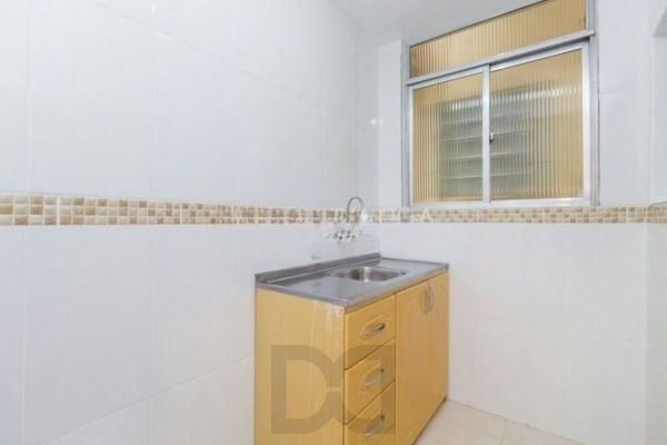 Apartamento no bairro Santana de 2 dormitórios DESOCUPADO — foto 8