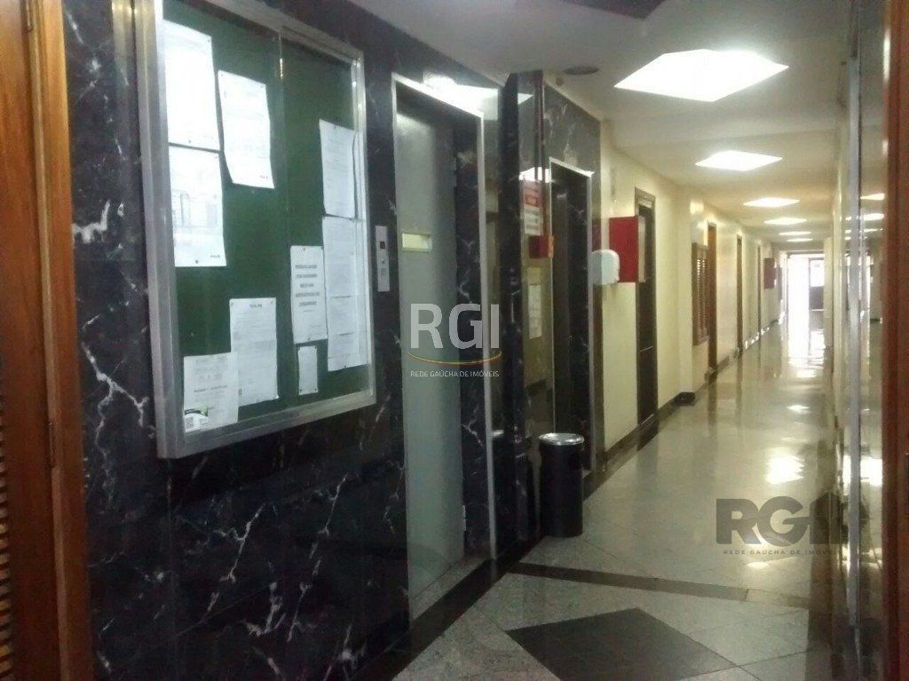 Apartamento JK na Cidade Baixa reformado andar alto — foto 10