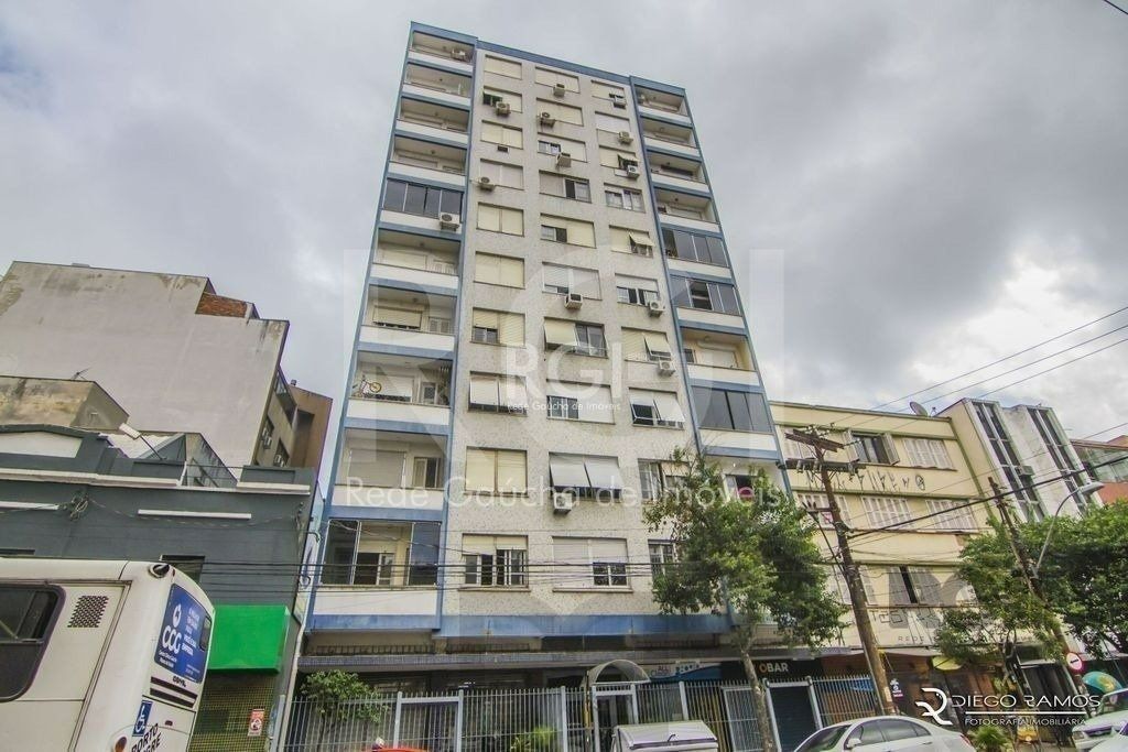 Apartamento JK na Cidade Baixa reformado andar alto — foto 1