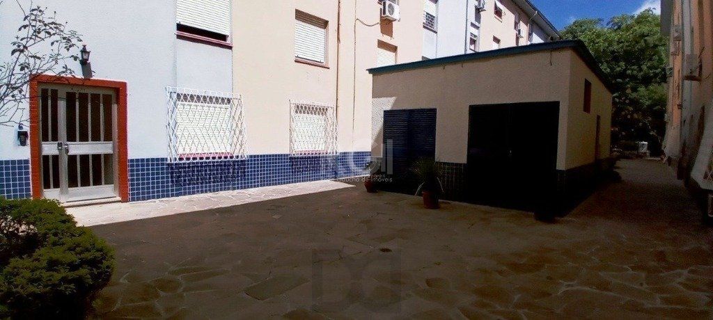 Apartamento térreo de 2 dormitórios, Menino Deus DESOCUPADO — foto 11