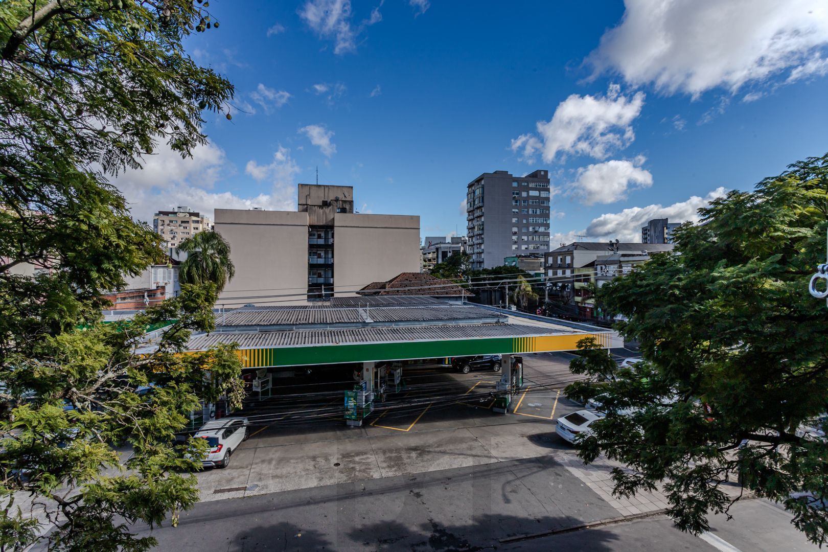 amplo apto 03 dor. de frente,  piso em parquet, , peças amplas , localizado junto a AV. CRISTOVÃO COLOMBO no Moinhos de Vento — foto 25