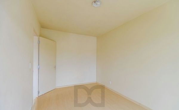Apartamento na Medianeira de 2 dormitórios e vaga DESOCUPADO — foto 6
