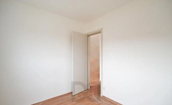 2 DORMITÓRIOS C/ VISTA PANORÂMICA E SUITE,DESOCUPADO, REFORMADO E SEMI MOBILIADO, C/VAGA COBERTA NO PORTO TERESÓPOLIS — foto 13