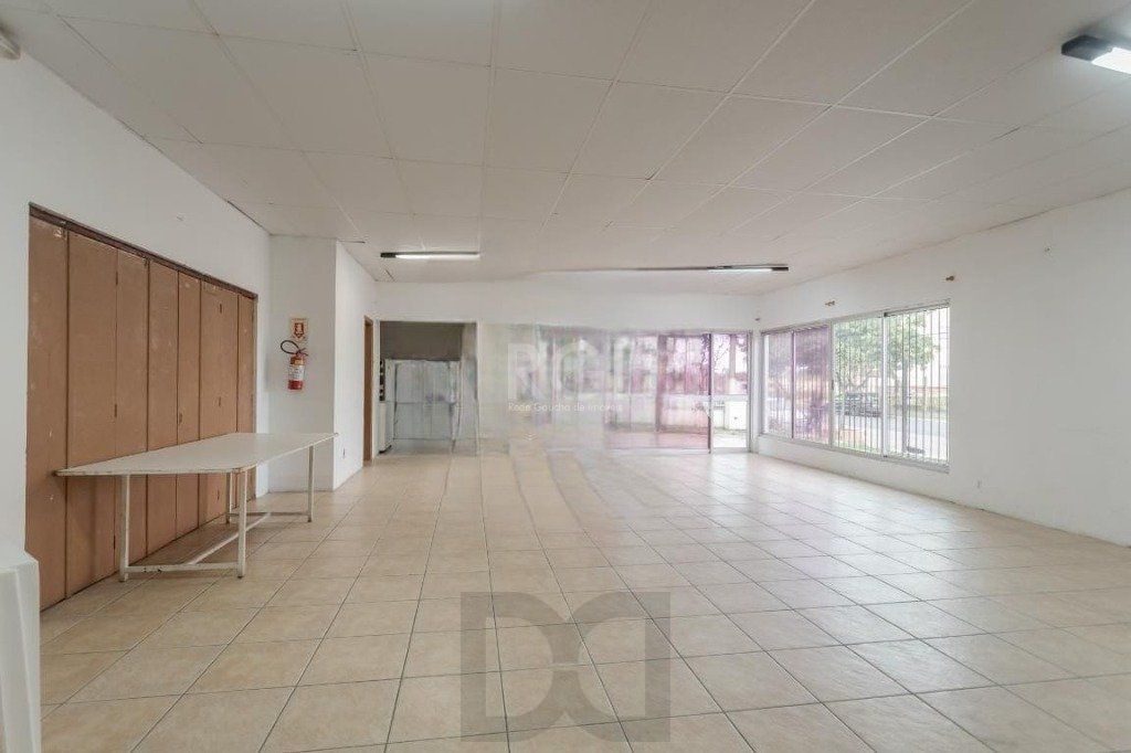Apartamento no Sarandi de 2 dormitórios e vaga DESOCUPADO — foto 4