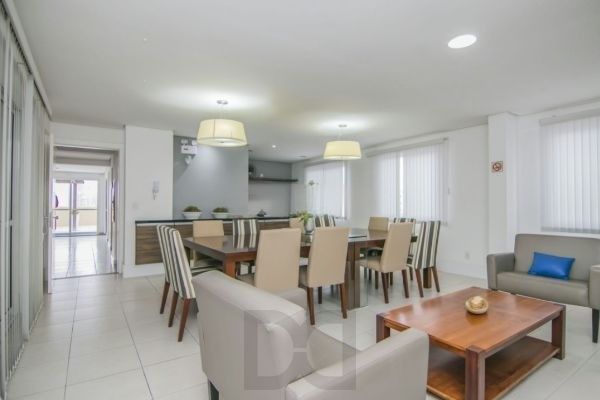 Apartamento no Menino Deus de 2 Dormitórios vaga e infra DESOCUPADO — foto 35