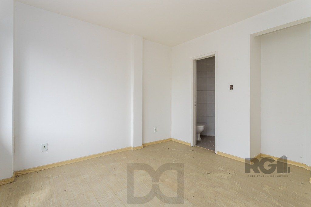Sala Comercial no Menino Deus desocupada — foto 7