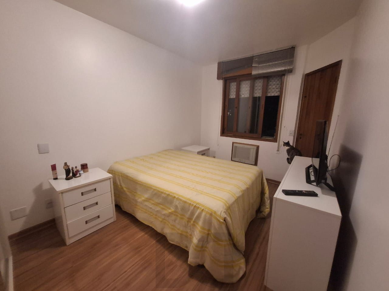 Apartamento para venda, composto por 2 dormitórios sendo 1 suíte, living com sacada integrada e 1 vaga de garagem coberta. — foto 12
