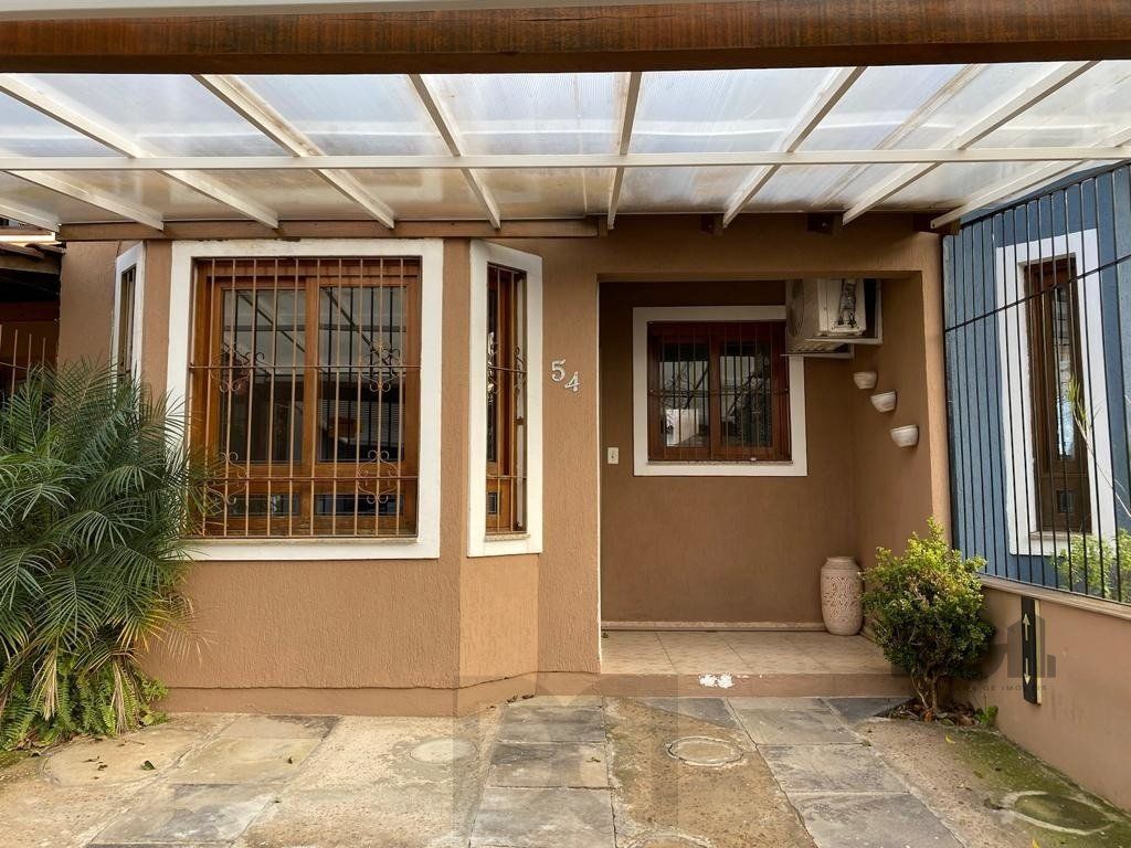 Casa térrea com 02 dormitórios e 01 vaga, no bairro Aberta dos Morros, em Porto Alegre. — foto 1