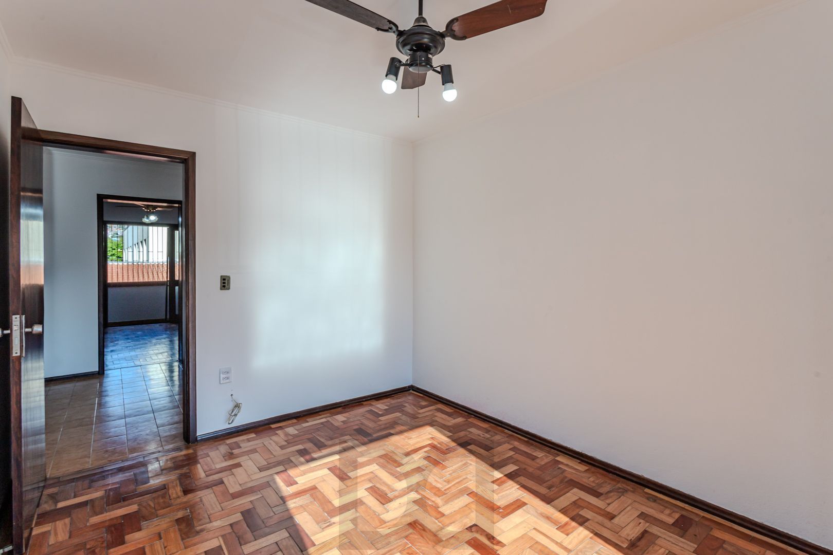 Casa no Partenon com 4 dormitórios e 4 vagas DESOCUPADA — foto 32