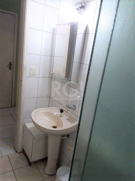Apartamento térreo no Menino Deus de 1 dormitório com pátio DESOCUPADO — foto 13