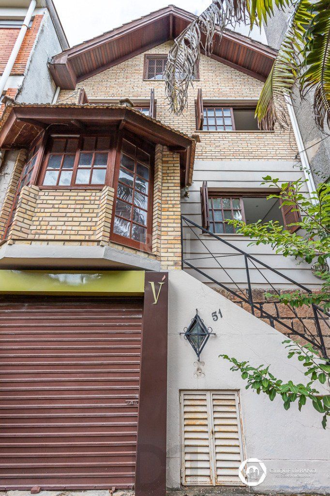 Casa para Venda - 330m², 4 dormitórios, sendo 3 suites, 2 vagas - Petrópolis — foto 2