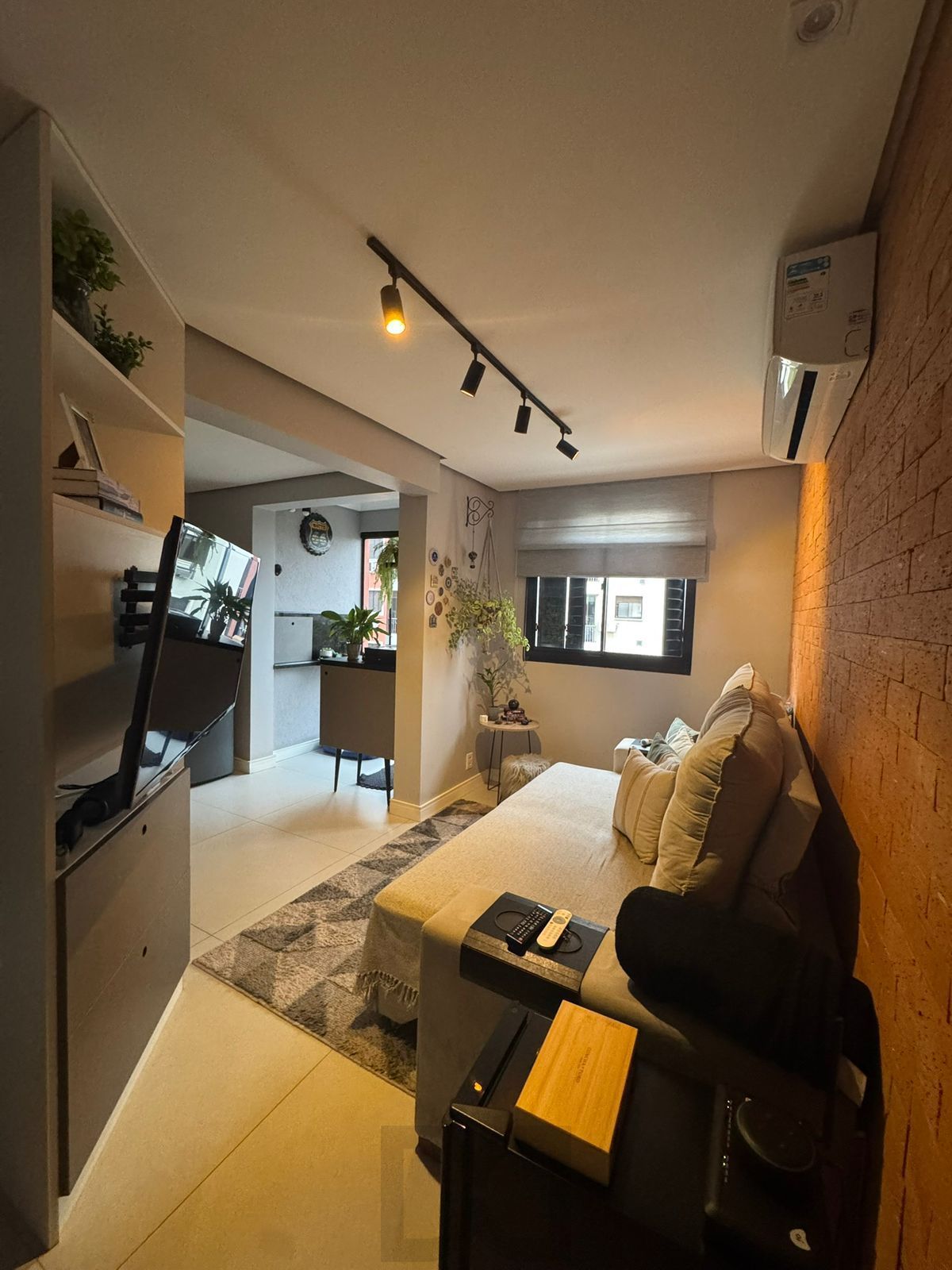 APARTAMENTO SEMI MOBILIADO E REFORMADO C/VAGA NO SARANDI — foto 1