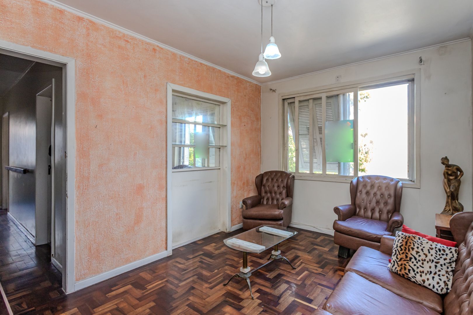 amplo apto 03 dor. de frente,  piso em parquet, , peças amplas , localizado junto a AV. CRISTOVÃO COLOMBO no Moinhos de Vento — foto 1