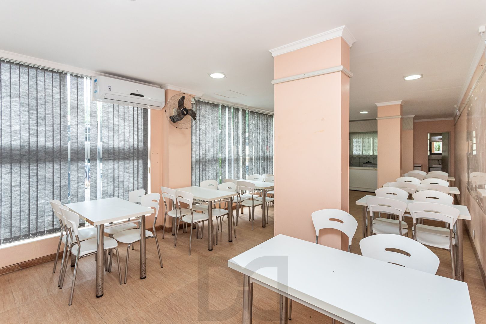 Apartamento de 2 dormitórios no bairro Cristal — foto 25