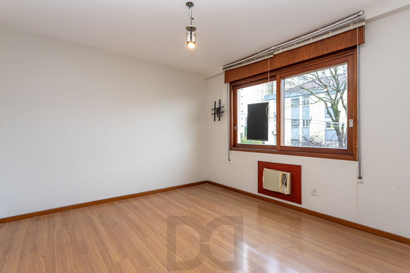 Apartamento no bairro Vila Ipiranga de 2 dormitórios e vaga DESOCUPADO — foto 11