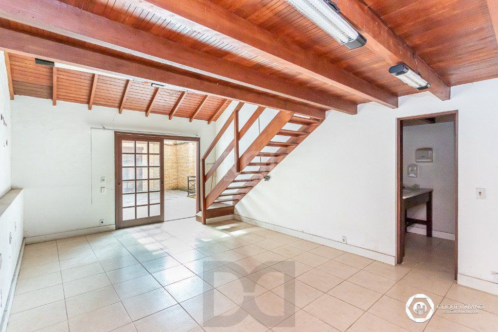 Casa para Venda - 330m², 4 dormitórios, sendo 3 suites, 2 vagas - Petrópolis — foto 41