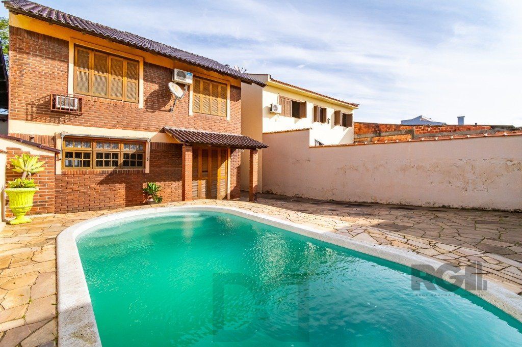 Casa sobrado na zona norte de 3 dormitórios 3 vagas e piscina — foto 2