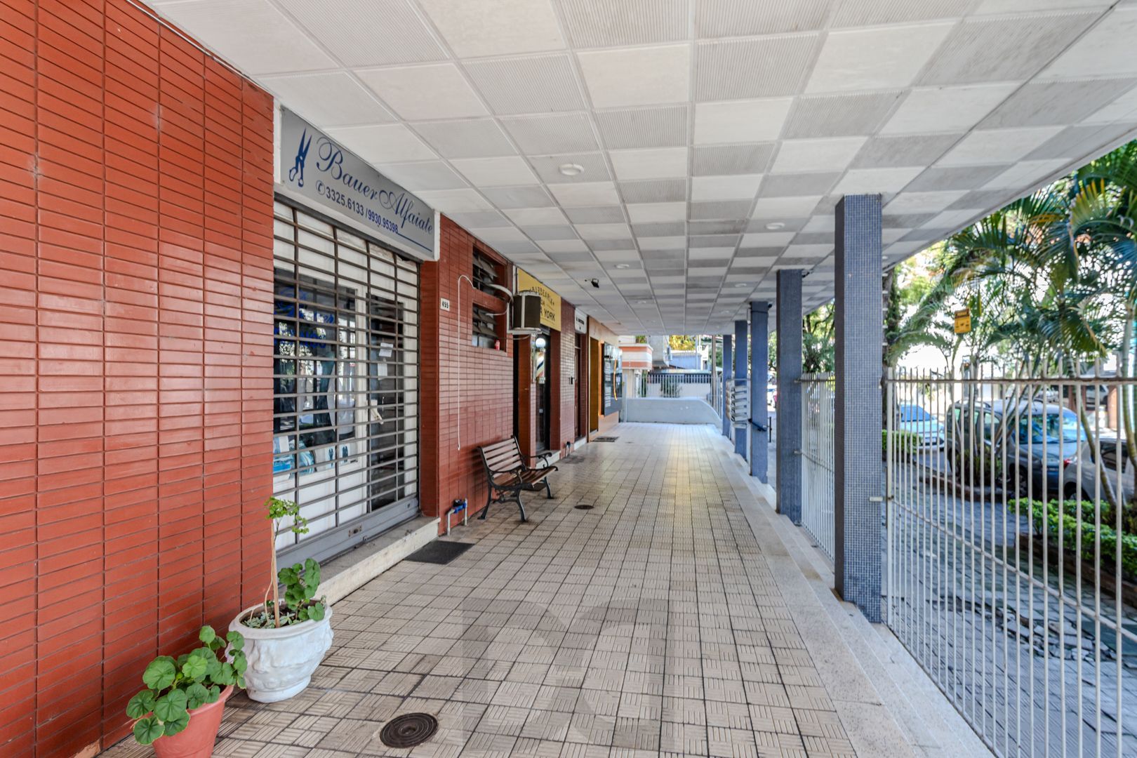 amplo apto 03 dor. de frente,  piso em parquet, , peças amplas , localizado junto a AV. CRISTOVÃO COLOMBO no Moinhos de Vento — foto 22