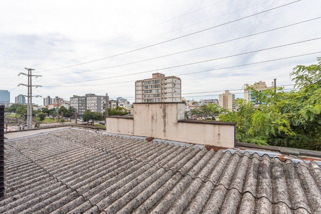 Sala Comercial no Menino Deus desocupada — foto 12