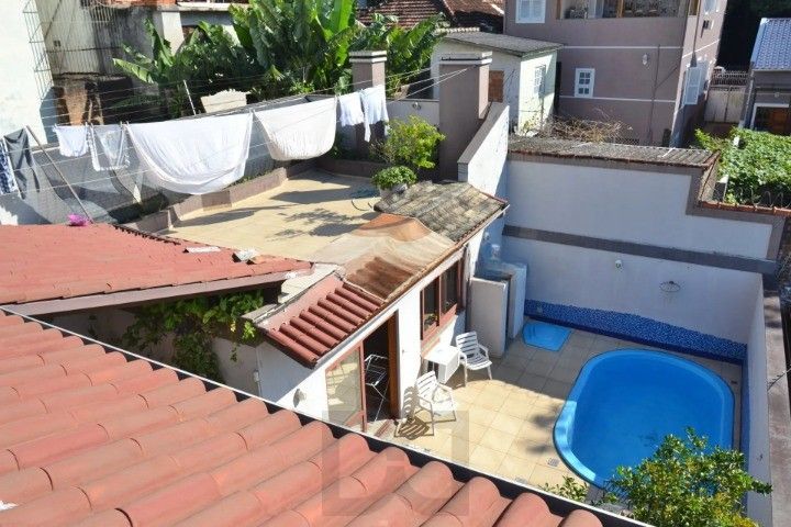 Casa Comercial e Residencial com 518m² (4 quartos / 5 banheiros / 3 vagas garagem) no Bairro Partenon localizada à meia quadra da Av. Bento Gonçalves. — foto 24