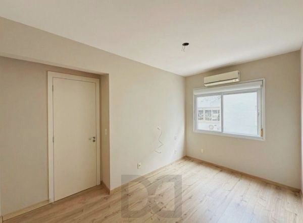 Apartamento no Menino Deus de 2 Dormitórios vaga e infra DESOCUPADO — foto 14