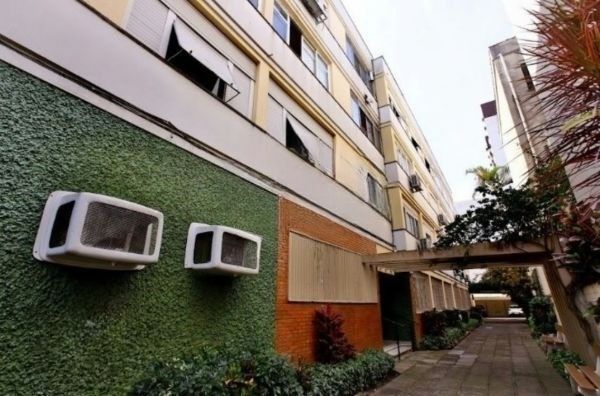 Apartamento TÉRREO com pátio no Menino Deus de 2 dormitórios e vaga rotativa — foto 3