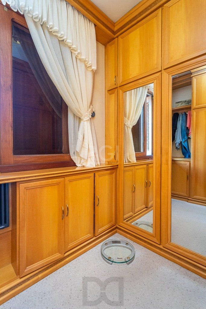 Casa sobrado no Partenon de 3 dormitórios e amplo pátio — foto 28