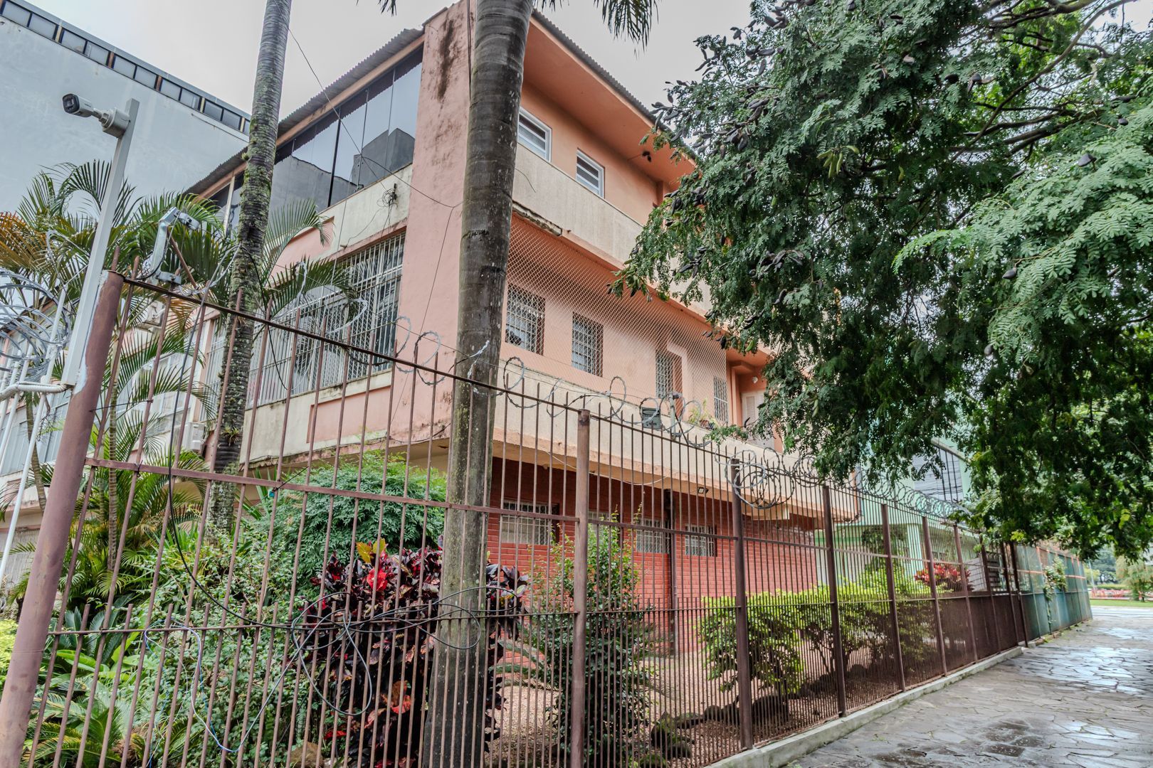 Apartamento no Menino Deus de 1 dormitório DESOCUPADO — foto 1