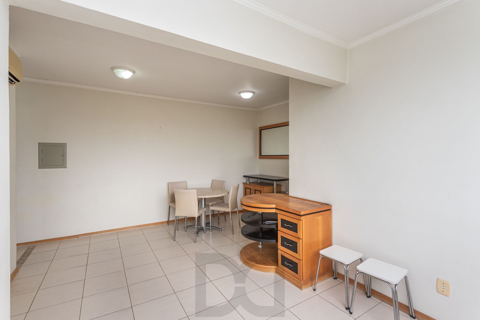 Apartamento na Cidade Baixa de 2 dormitórios e vaga DESOCUPADO — foto 7