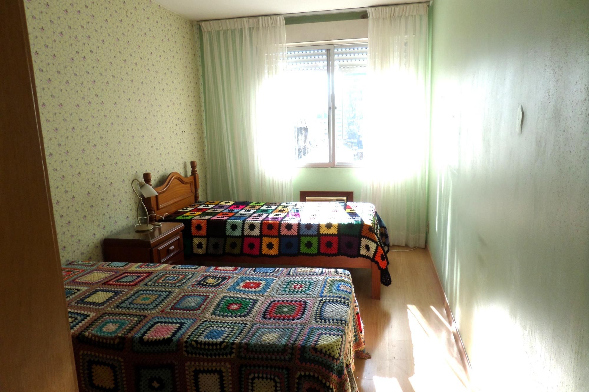 Apartamento no Centro de 2 dormitórios dependência DESOCUPADO — foto 17
