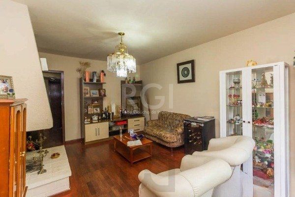 Casa para Venda de 3 dormitórios 6 vagas no bairro Chácara das Pedras — foto 5