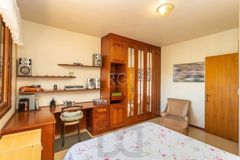 Casa sobrado no Partenon de 3 dormitórios e amplo pátio — foto 42
