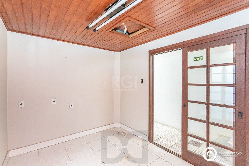 Casa para Venda - 330m², 4 dormitórios, sendo 3 suites, 2 vagas - Petrópolis — foto 30