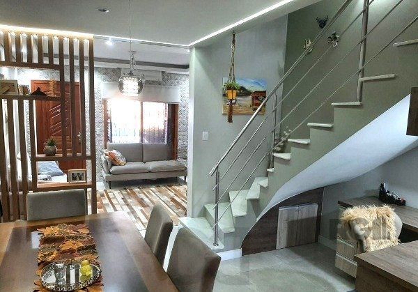 Sobrado triplex no Partenon de 3 dormitórios e 2 vagas — foto 1