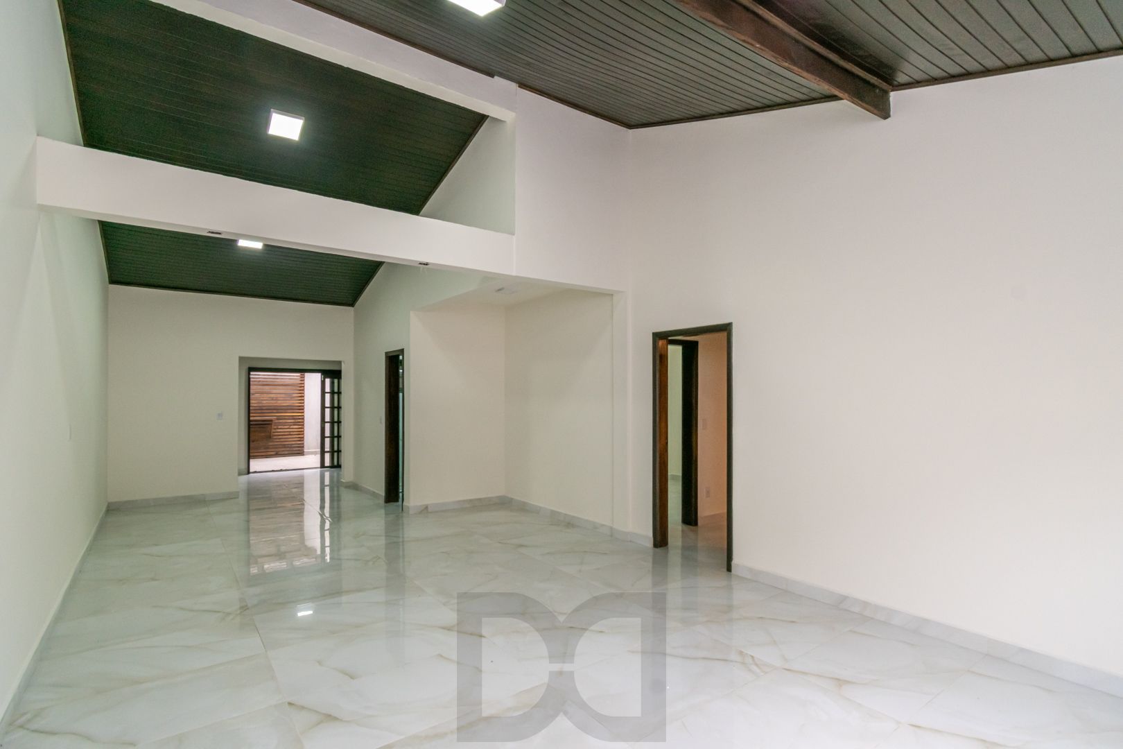 Casa sobrado no bairro Cristal de 3 dormitórios e 3 vagas DESOCUPADA — foto 9