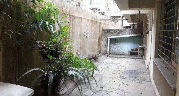 Apartamento térreo no Menino Deus de 1 dormitório com pátio DESOCUPADO — foto 20