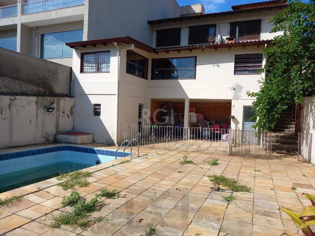 Casa para Venda de 3 dormitórios 6 vagas no bairro Chácara das Pedras — foto 1