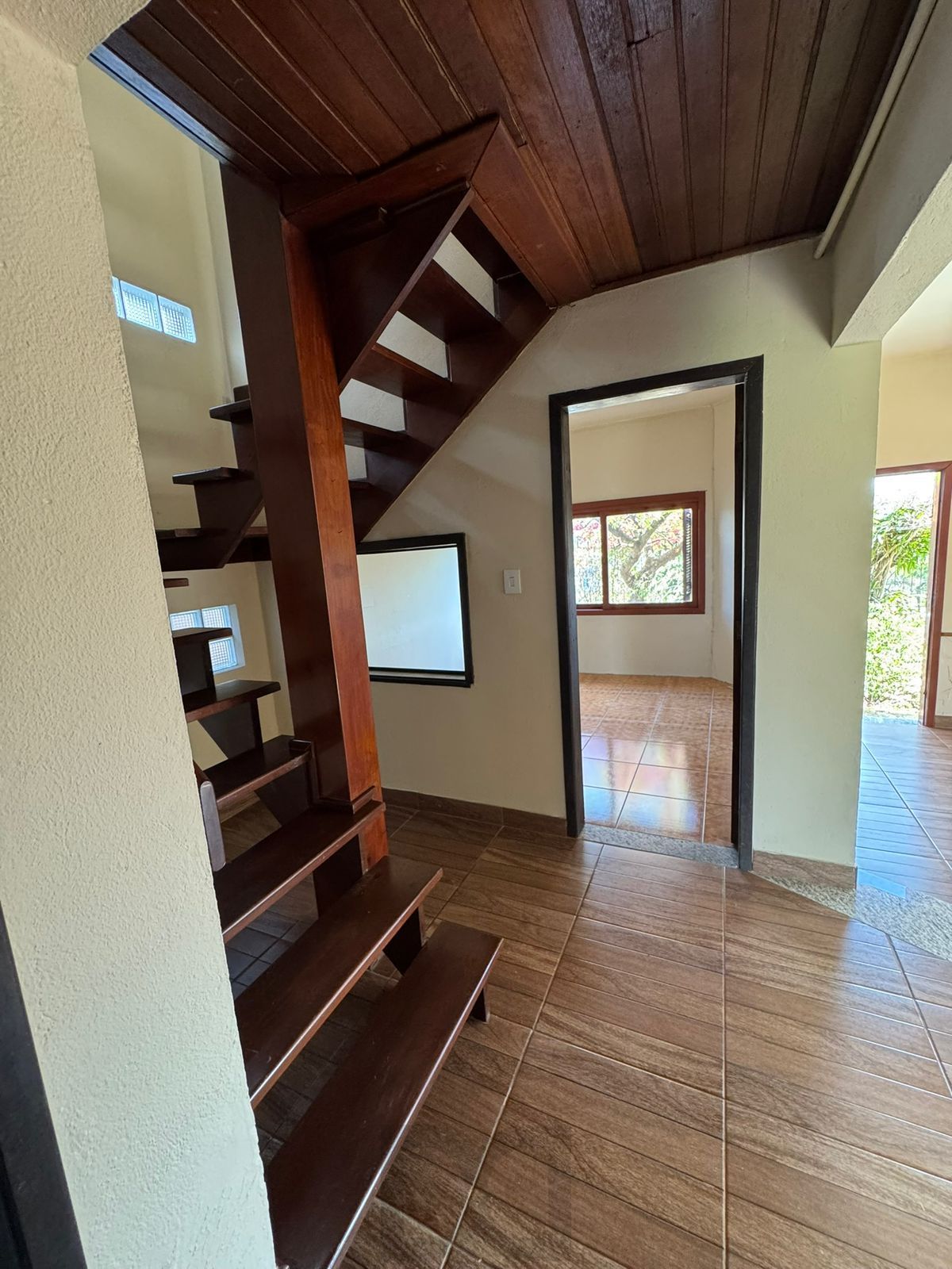 Casa 4 dorms à venda Avenida Manoel Elias, Porto Alegre. — foto 4
