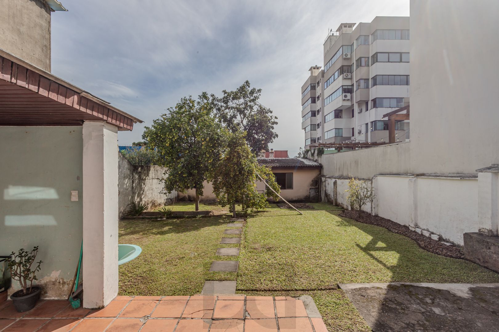 Casa no bairro Jardim Botânico de 3 dormitórios e garagem e terreno com 370m² — foto 30