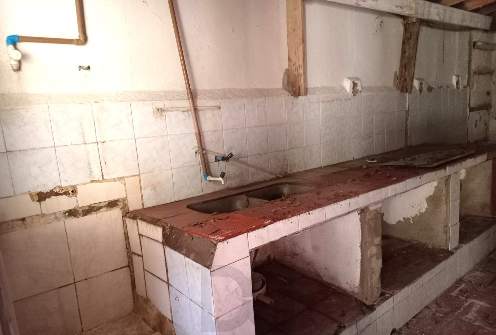 Casa no bairro Nonoai de 3 dormitórios e pátio — foto 6