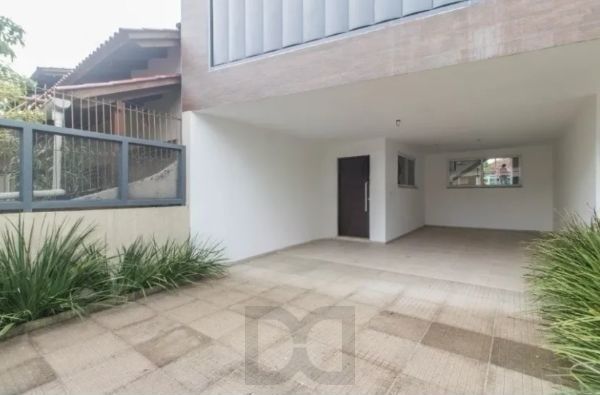Casa sobrado para Venda de 3 dormitórios e 4 vagas no Jardim Sabará — foto 1