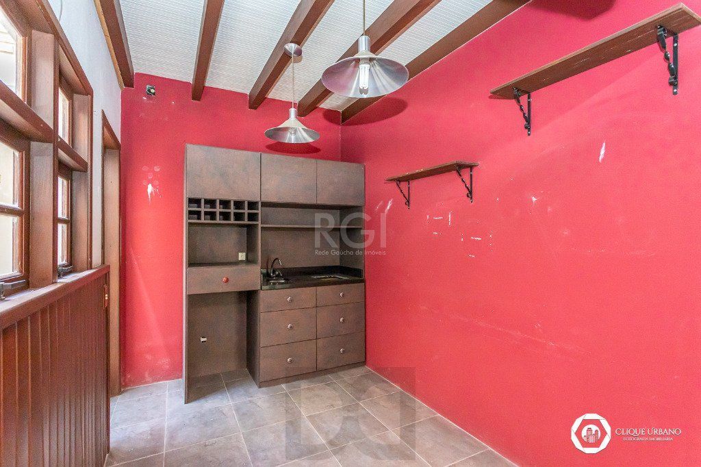 Casa para Venda - 330m², 4 dormitórios, sendo 3 suites, 2 vagas - Petrópolis — foto 10