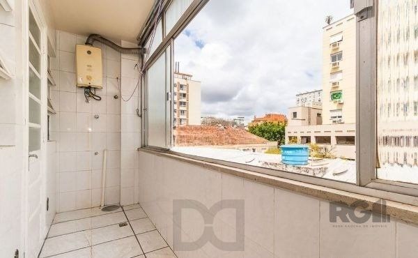 Apartamento no bairro Auxiliadora de 2 dormitórios dependência e vaga DESOCUPADO — foto 17