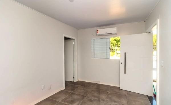Casa no bairro Jardim Carvalho de 2 dormitórios e amplo pátio — foto 6