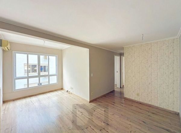 Apartamento no Menino Deus de 2 Dormitórios vaga e infra DESOCUPADO — foto 2