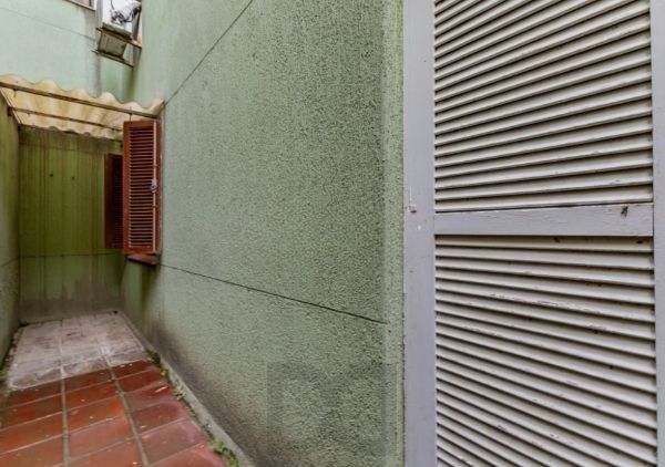 Apartamento no Partenon térreo de 2 dormitórios e 2 pátios DESOCUPADO — foto 7