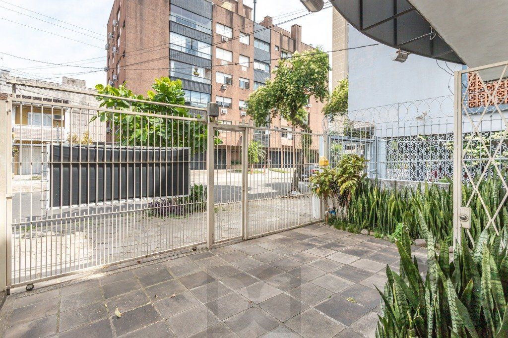 CASA COMERCIAL E RESIDENCIAL NO MIOLO DO BAIRRO SANTANA — foto 35