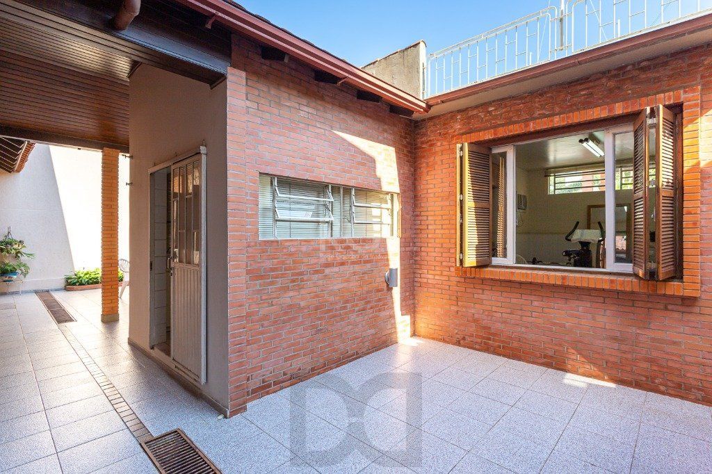 Casa sobrado no Partenon de 3 dormitórios e amplo pátio — foto 54
